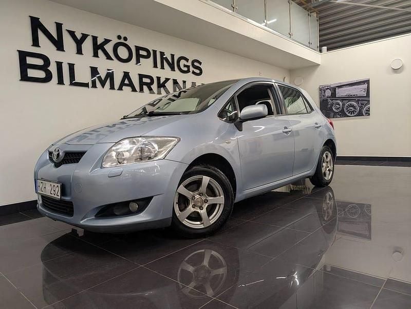 Begagnad Toyota Auris 124 HK (91 kW) 2008 Ljusblå Halvkombi