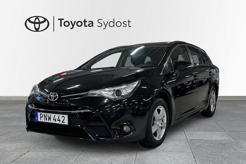 Svart Begagnad 2015 Toyota Avensis Active Kombi | 144 900 kr (Marknadspris) - Bild 1/4