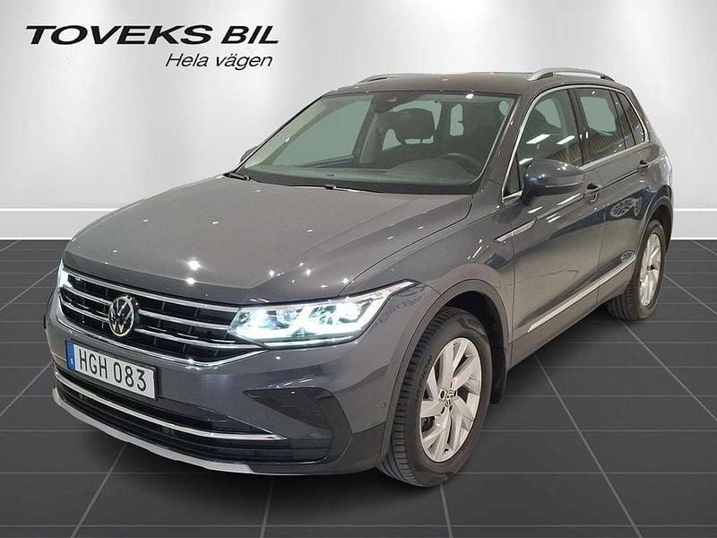 Grå Begagnad 2022 VW Tiguan Elegance SUV | 309 900 kr (Bra pris) - Bild 1/4