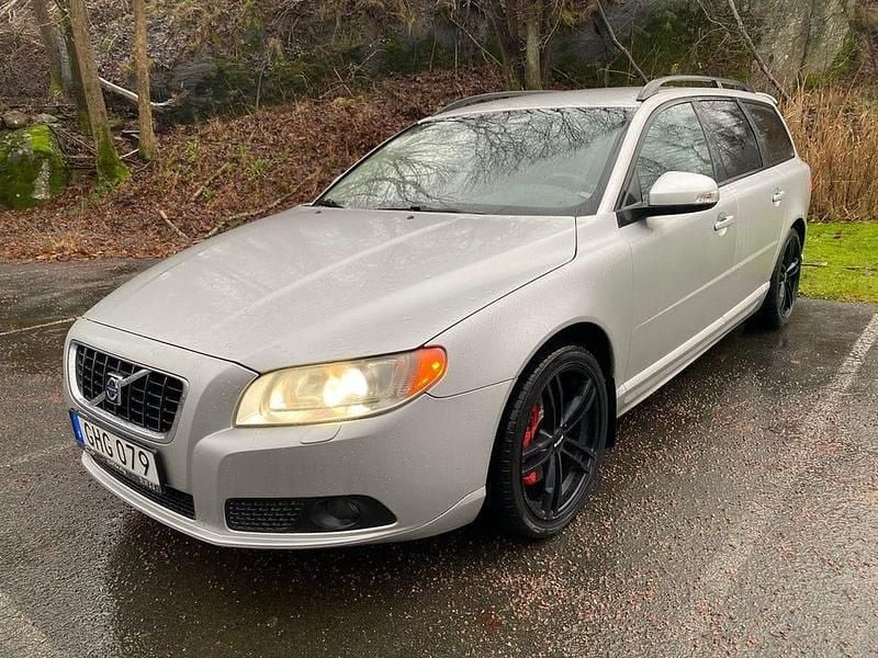 Ljusgrå Begagnad 2007 Volvo V70 Momentum Kombi | 64 900 kr (Lite dyr) - Bild 1/4