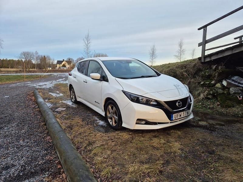 Begagnad 2019 Nissan Leaf Acenta Halvkombi | 110 000 kr (Marknadspris) - Bild 1/4