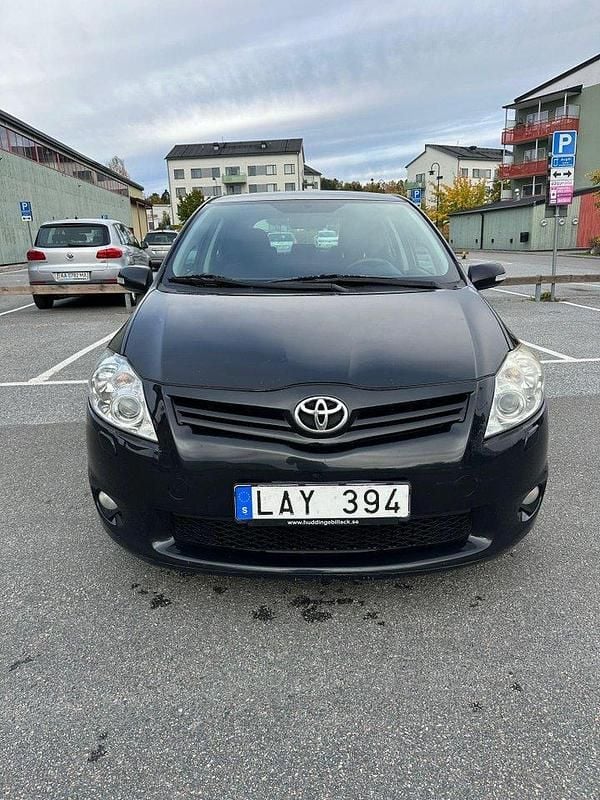 Begagnad 2010 Toyota Auris Halvkombi | 37 000 kr (Marknadspris) - Bild 1/4