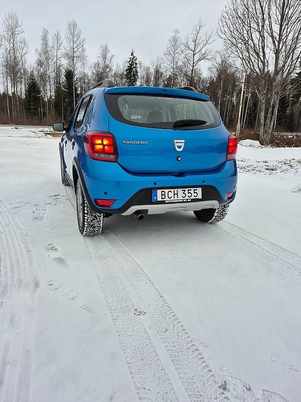 Begagnad Dacia Sandero Stepway 90 HK (66 kW) 2017 Blå Kombi