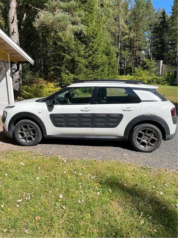 Begagnad 2014 Citroën C4 Cactus PureTech Halvkombi | 44 000 kr (Bra pris) - Bild 1/4