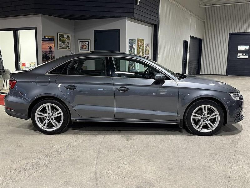 Begagnad Audi A3 150 HK (110 kW) 2017 Grå metallic Sedan
