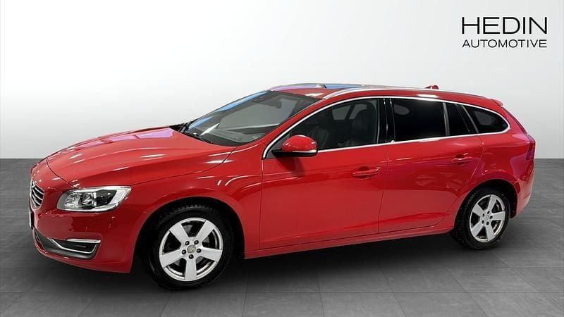 Röd (red) Begagnad 2015 Volvo V60 Kombi | 139 900 kr (Bra pris) - Bild 1/4