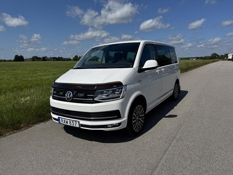 Vit Begagnad 2017 VW Multivan Comfortline Minibuss | 359 000 kr (Dyr) - Bild 1/4