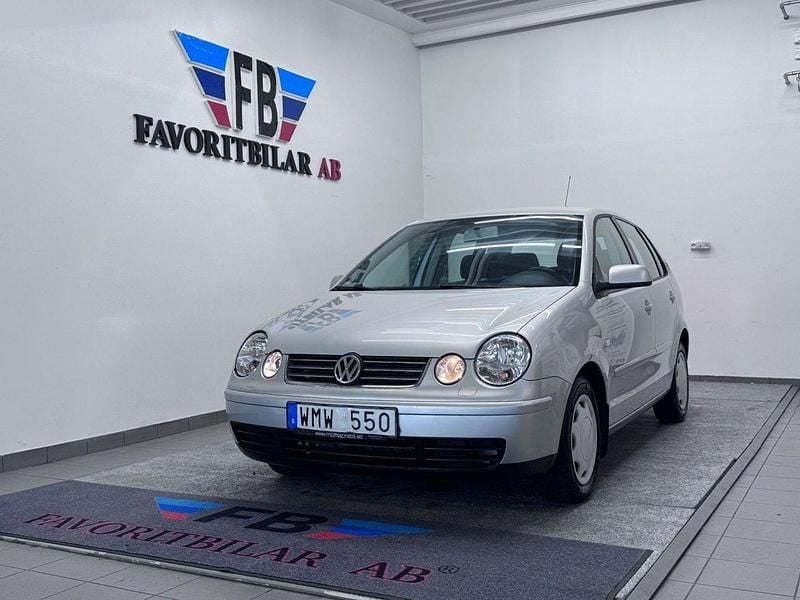 Silver Begagnad 2004 VW Polo Cricket Halvkombi | 26 000 kr (Marknadspris) - Bild 1/4