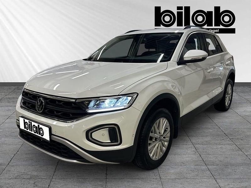 Vit Begagnad 2022 VW T-Roc Life SUV | 199 000 kr (Marknadspris) - Bild 1/4
