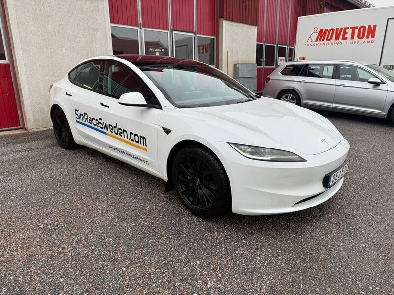 Vit Begagnad 2023 Tesla Model 3 Long Range Sedan | 549 900 kr - Bild 1/4