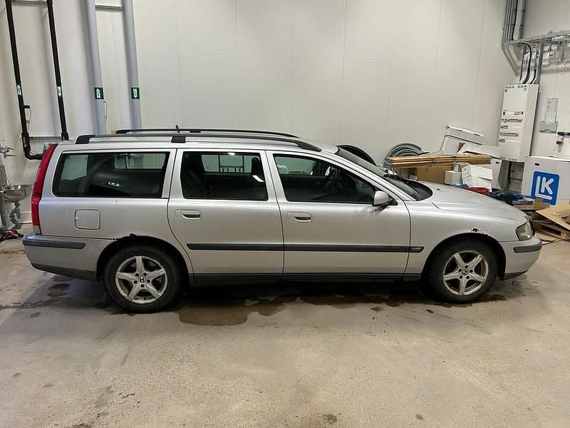 Begagnad 2004 Volvo V70 Kombi | 18 000 kr (Superpris) - Bild 1/4