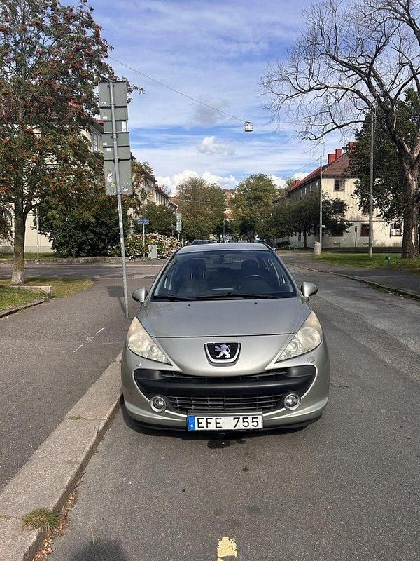 Grå Begagnad 2007 Peugeot 207 Sport Halvkombi | 25 000 kr (Marknadspris) - Bild 1/4