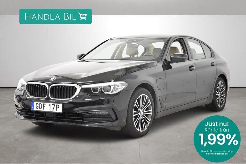 Svart Begagnad 2019 BMW 530e iPerformance Sedan | 299 800 kr (Marknadspris) - Bild 1/3