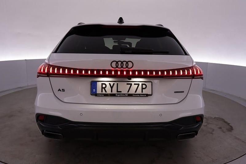 Begagnad Audi A5 S-Line 252 HK (185 kW) 2025 Glaciärvit metallic Kombi