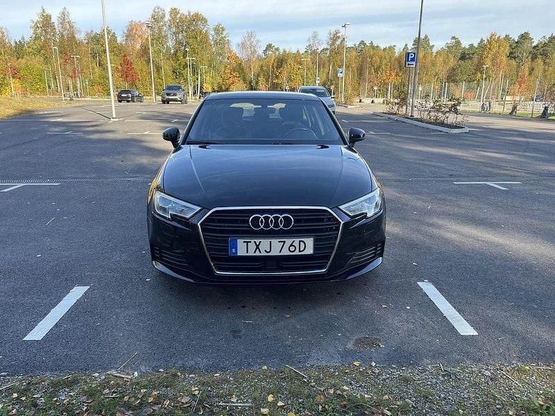 Svart Begagnad 2019 Audi A3 Sportback Halvkombi | 180 000 kr (Marknadspris) - Bild 1/4
