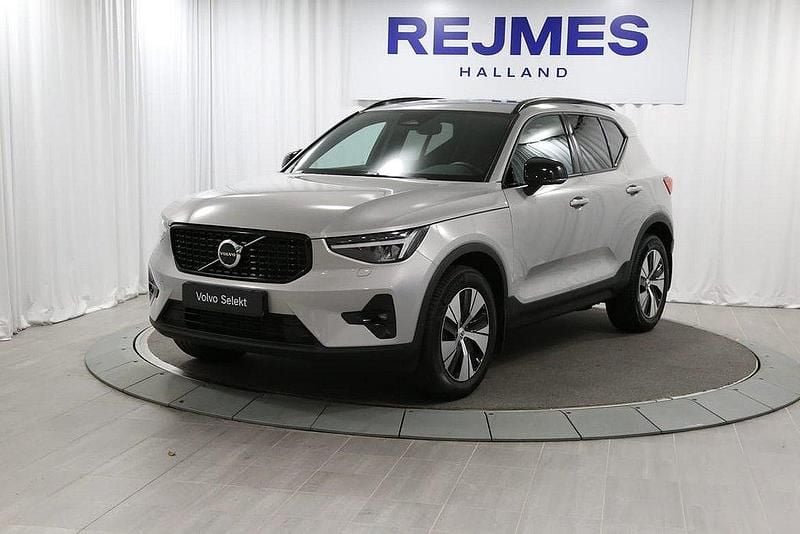 Silver Begagnad 2025 Volvo XC40 Plus SUV | 419 500 kr (Lite dyr) - Bild 1/4