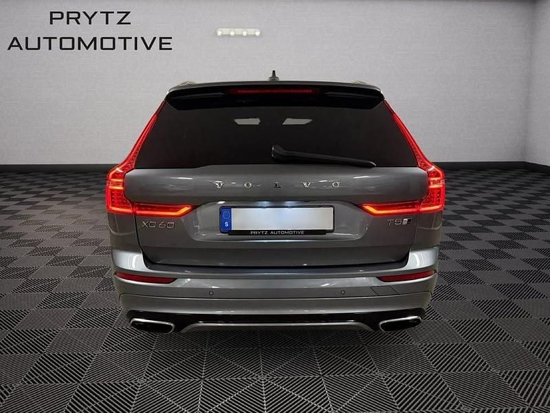 Begagnad Volvo XC60 R-Design 250 HK (183 kW) 2019 Grå metallic SUV