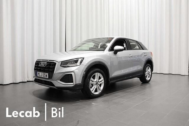Florettsilver metallic Begagnad 2024 Audi Q2 Advanced Plus SUV | 279 500 kr (Bra pris) - Bild 1/4