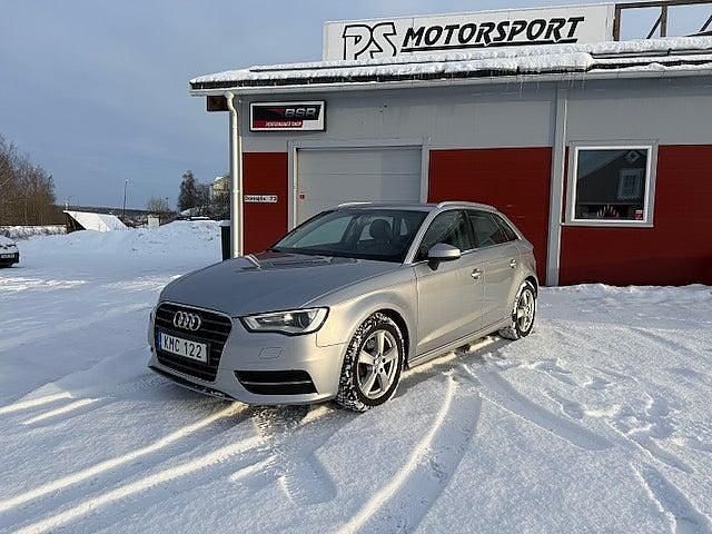 Begagnad Audi A3 Sportback Attraction 110 HK (80 kW) 2014 Silver Halvkombi