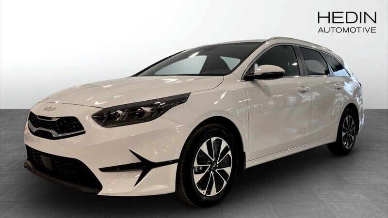 Vit (white) Ny 2025 Kia Ceed Sportswagon Advance Kombi | 339 900 kr (Dyr) - Bild 1/4