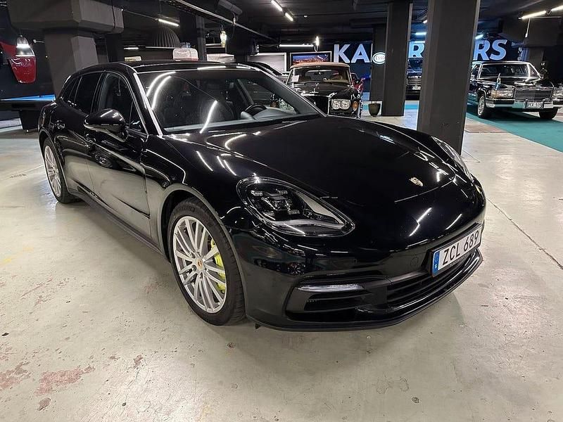 Begagnad Porsche Panamera 4 Sport Turismo 462 HK (339 kW) 2018 Svart Sedan