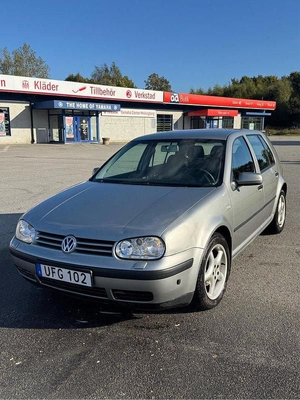 Grå Begagnad 2004 VW Golf IV Ocean Halvkombi | 14 990 kr (Marknadspris) - Bild 1/4