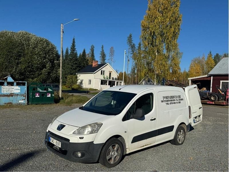Vit Begagnad 2010 Peugeot Partner Minibuss | 10 000 kr (Superpris) - Bild 1/4