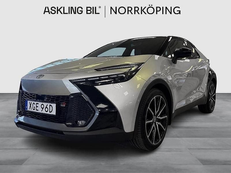 Silver Begagnad 2023 Toyota C-HR Edition SUV | 409 000 kr (Marknadspris) - Bild 1/4