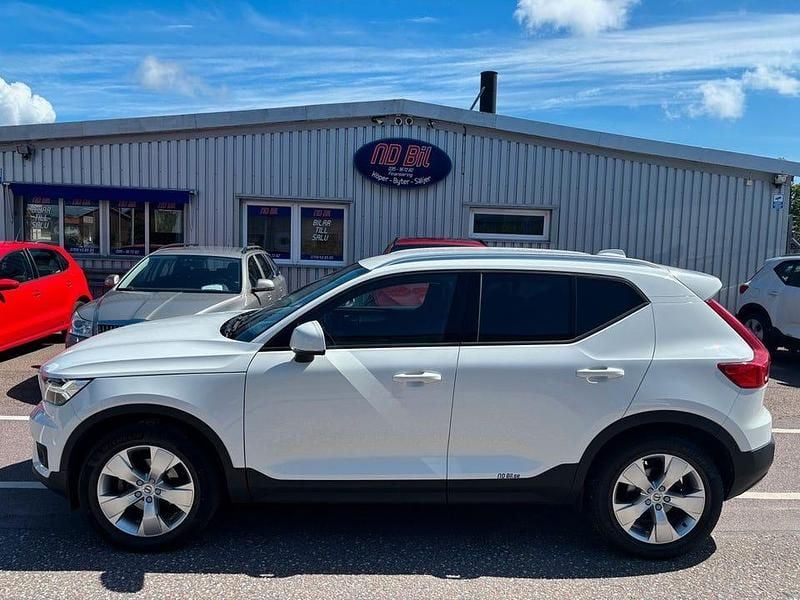Begagnad Volvo XC40 Momentum 150 HK (110 kW) 2018 Vit SUV