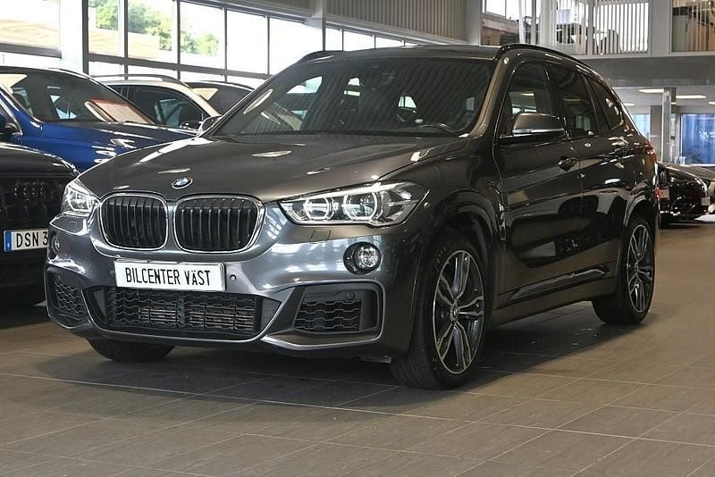 Grå Begagnad 2018 BMW X1 M Sport SUV | 239 000 kr (Dyr) - Bild 1/4