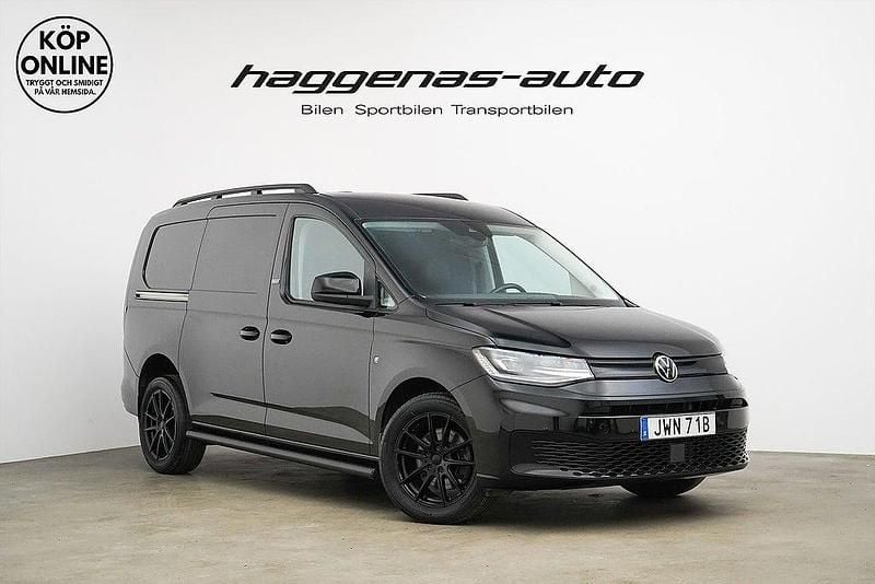 Svart Begagnad 2022 VW Caddy Maxi Black Edition Minibuss | 299 000 kr (Marknadspris) - Bild 1/4