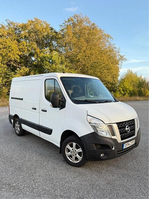Vit Begagnad 2015 Nissan NV400 Van | 74 900 kr (Marknadspris) - Bild 1/4