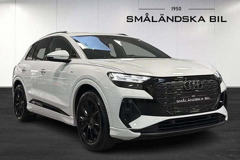 Begagnad Audi Q4 e-tron Comfort 219 kW (299 HK) 2023 Vit SUV
