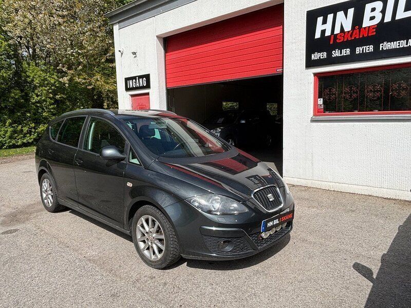 Mörkgrå Begagnad 2010 Seat Altea XL Minibuss | 47 900 kr (Marknadspris) - Bild 1/4