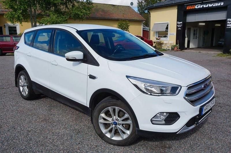 Vit Begagnad 2019 Ford Kuga SUV | 149 900 kr (Bra pris) - Bild 1/4