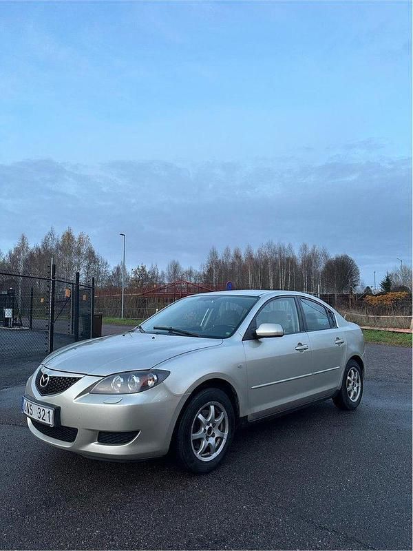 Silver Begagnad 2003 Mazda 3 Sedan | 19 500 kr (Lite dyr) - Bild 1/4