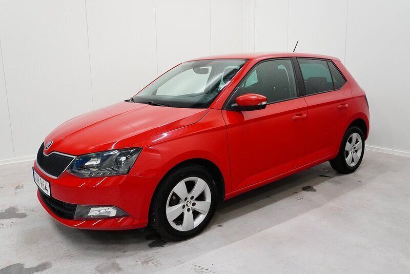 Röd Begagnad 2015 Skoda Fabia Halvkombi | 99 900 kr (Lite dyr) - Bild 1/4
