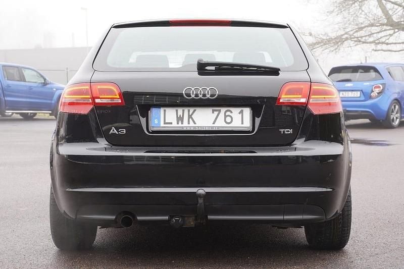Begagnad Audi A3 Proline 105 HK (77 kW) 2012 Brilliantsvart Halvkombi