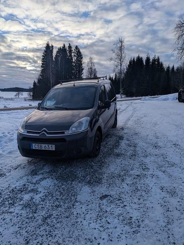 Begagnad Citroën Berlingo 90 HK (66 kW) 2014 Metallic Minibuss