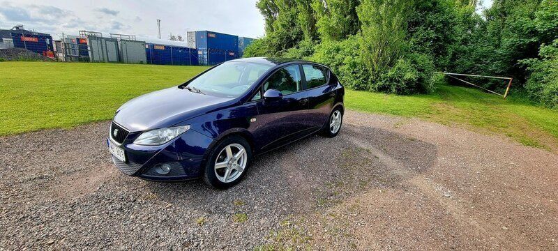Blå Begagnad 2010 Seat Ibiza Style Halvkombi | 32 000 kr (Bra pris) - Bild 1/4