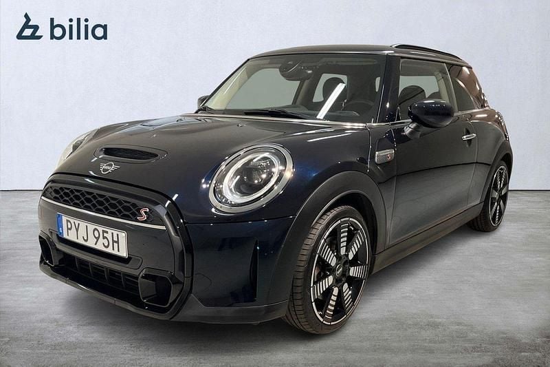 Svart Begagnad 2022 Mini Cooper S Halvkombi | 278 900 kr (Marknadspris) - Bild 1/4