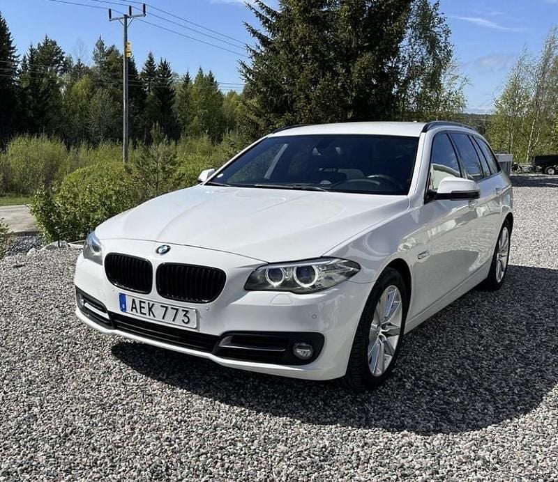 Vit Begagnad 2014 BMW 520 Kombi | 159 000 kr (Marknadspris) - Bild 1/4