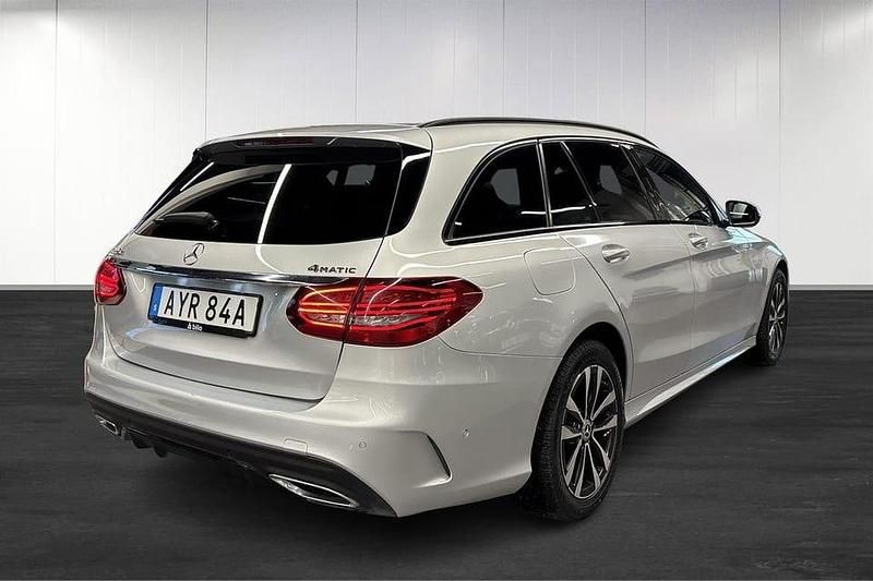 Begagnad Mercedes C220 Night 196 HK (144 kW) 2021 Silver