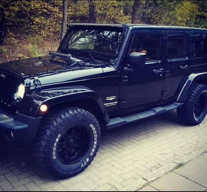 Svart Begagnad 2011 Jeep Wrangler Unlimited SUV | 304 900 kr - Bild 1/3