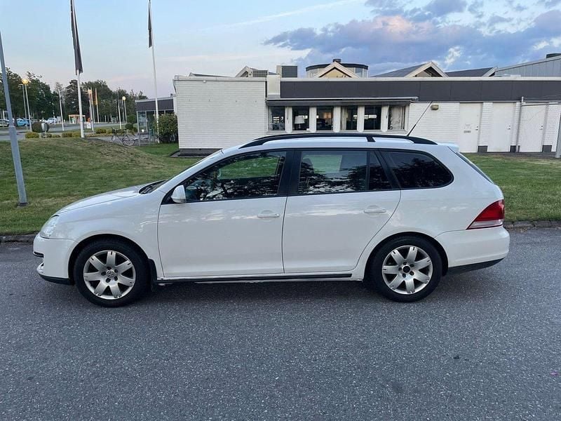 Vit Begagnad 2009 VW Golf Kombi | 27 900 kr (Marknadspris) - Bild 1/4