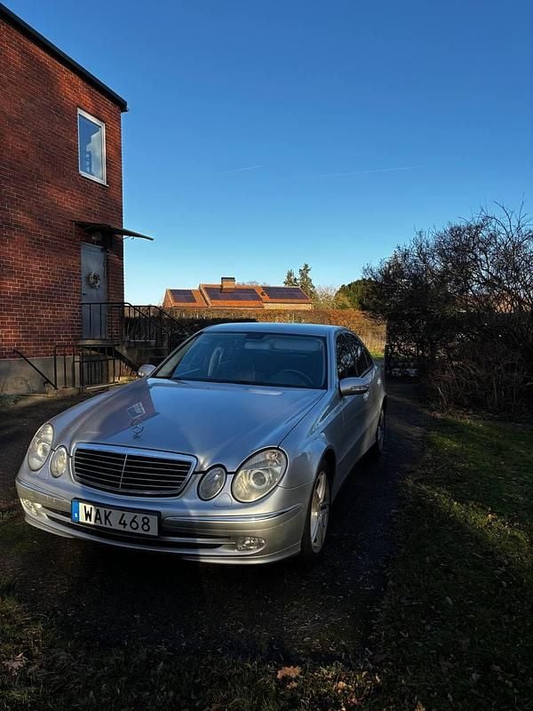 Begagnad 2004 Mercedes E320 Sedan | 60 000 kr - Bild 1/4