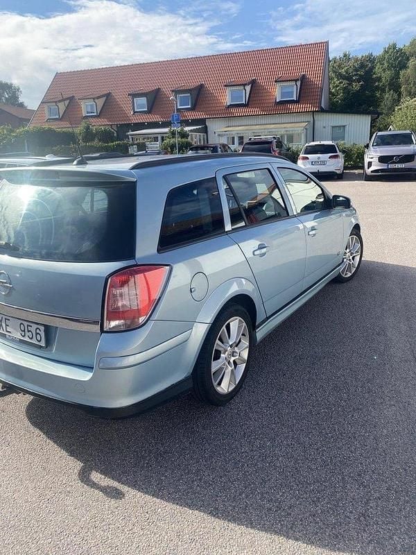 Blå Begagnad 2009 Opel Astra Kombi | 28 000 kr (Lite dyr) - Bild 1/3