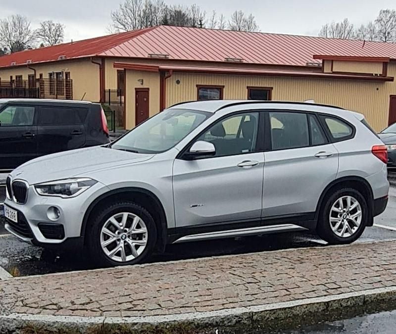Begagnad 2018 BMW X1 SUV | 180 000 kr (Superpris) - Bild 1/4