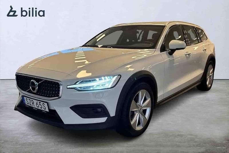 Vit Begagnad 2022 Volvo V60 CC Kombi | 329 900 kr (Marknadspris) - Bild 1/1