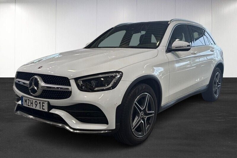 Vit (white) Begagnad 2019 Mercedes GLC220 AMG line SUV | 379 900 kr (Marknadspris) - Bild 1/4